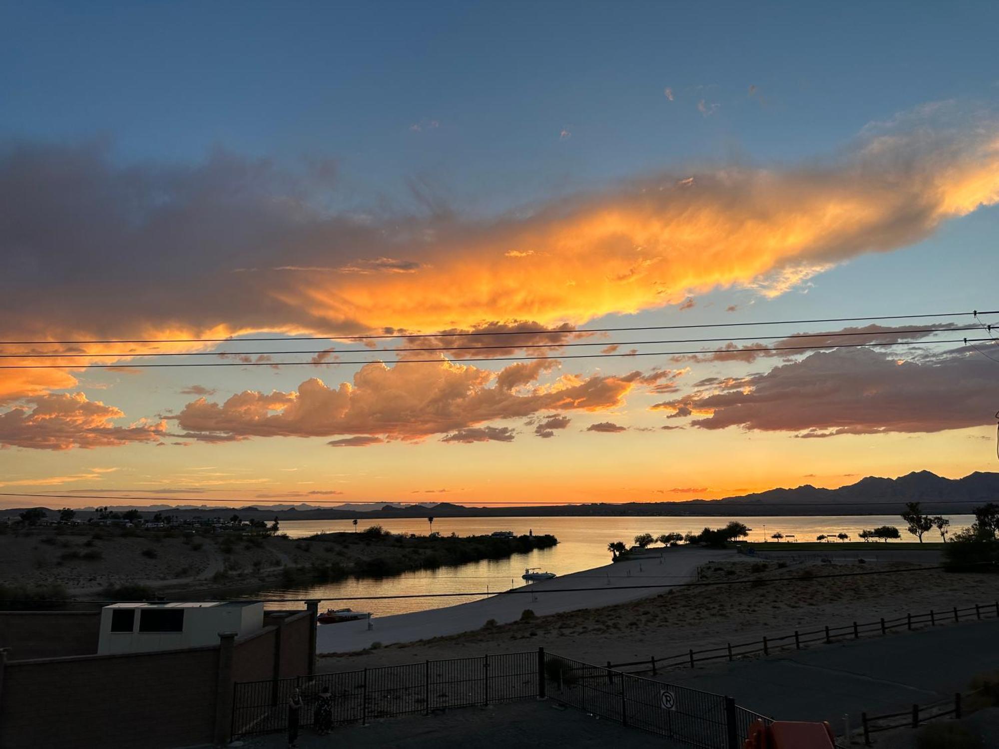 Sway Hotel Lake Havasu City Exterior foto