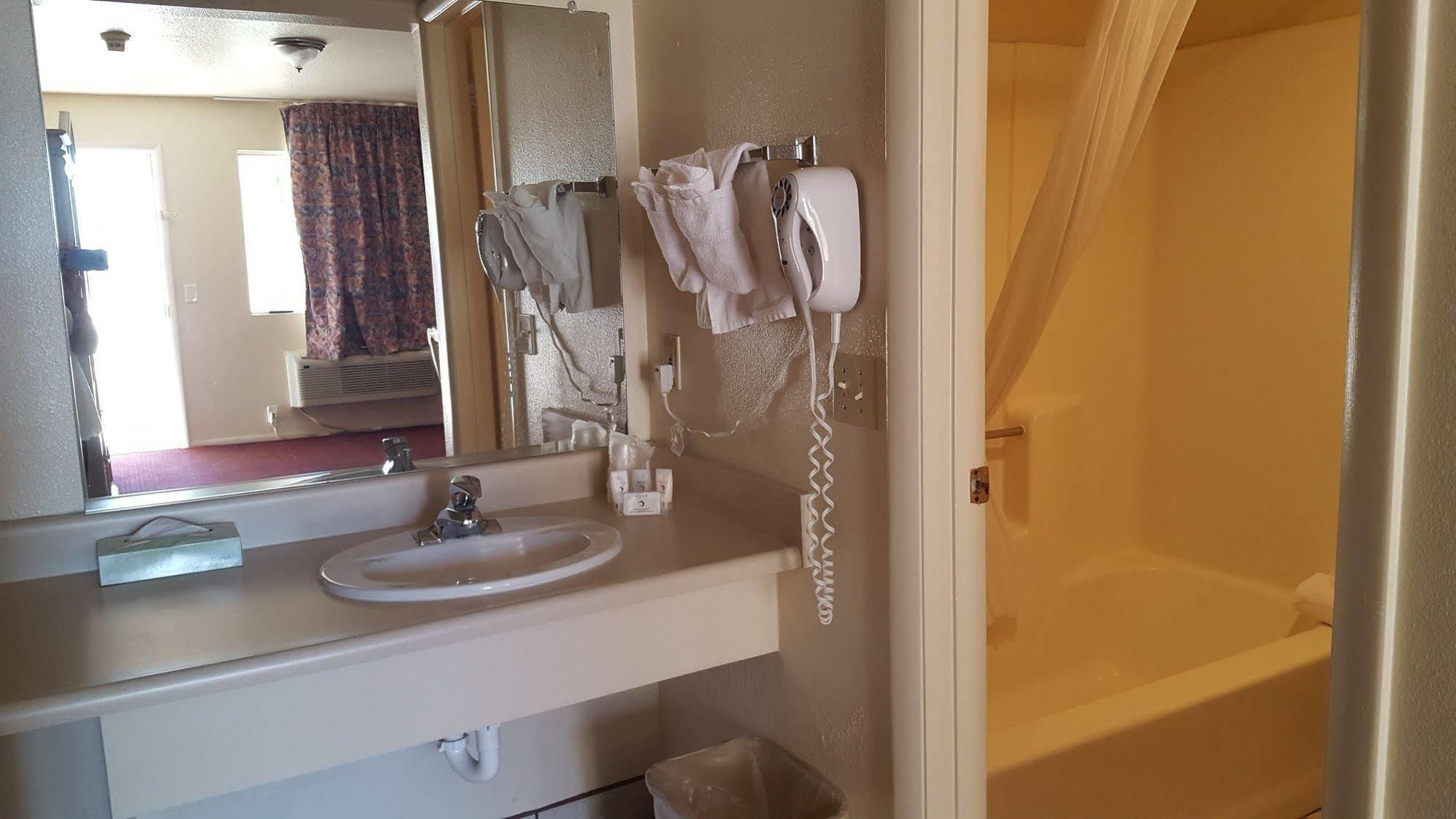 Sway Hotel Lake Havasu City Exterior foto
